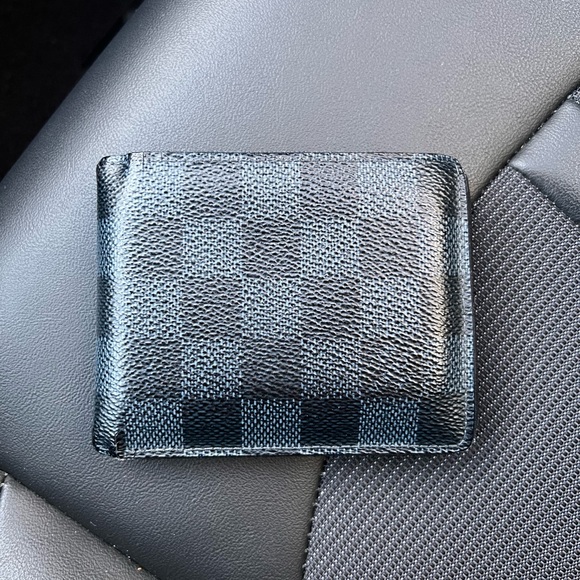 Louis Vuitton wallet - Picture 1 of 6